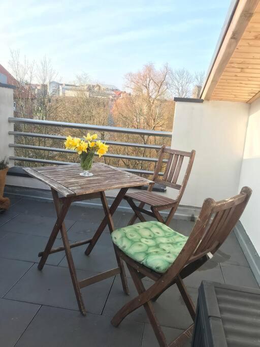 Apartment Dachgeschosszimmer Mit Terrasse